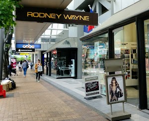 Rodney Wayne Manners | Hairdressing & Hair Care